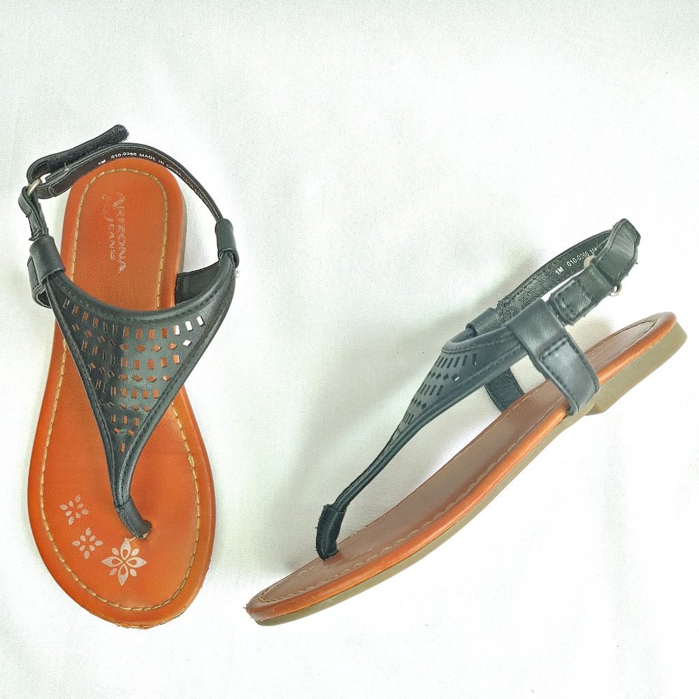 ARIZONA JEAN CO. black thong sandals